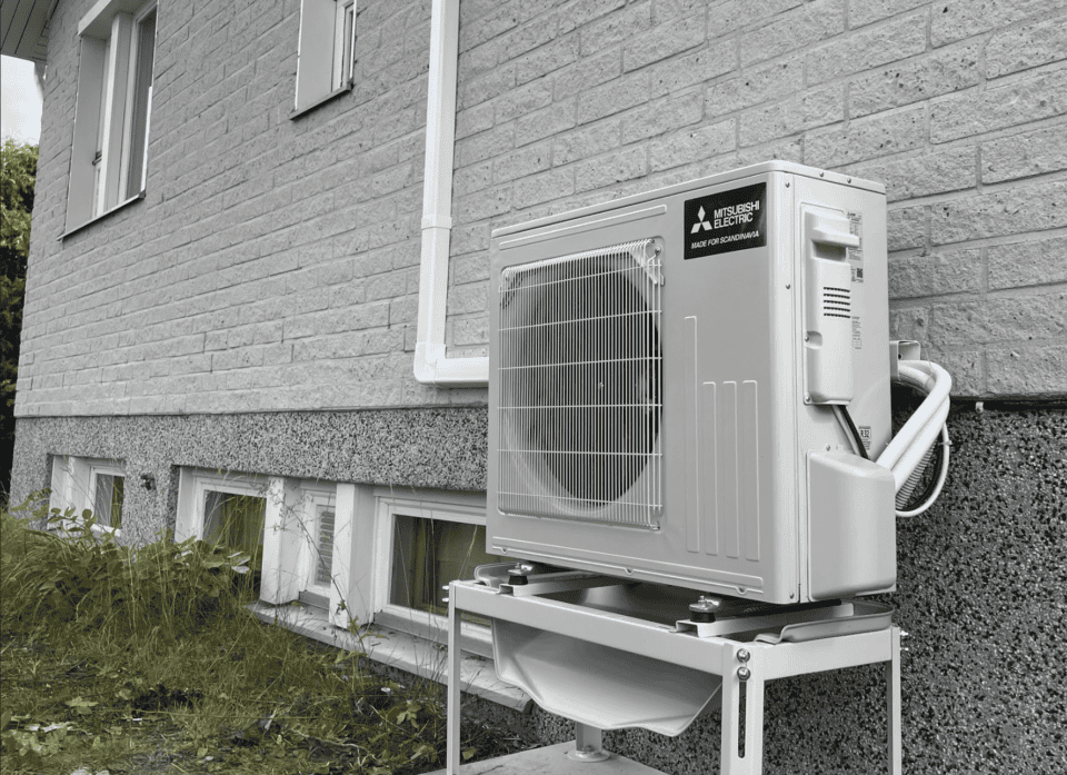 mitsu-vilp - Lämpöpumput & LVI-työt | RH Kylmätekniikka Oy RH Kylmätekniikan asentama Mitsubishi Electric -ilma-vesilämpöpumppu.